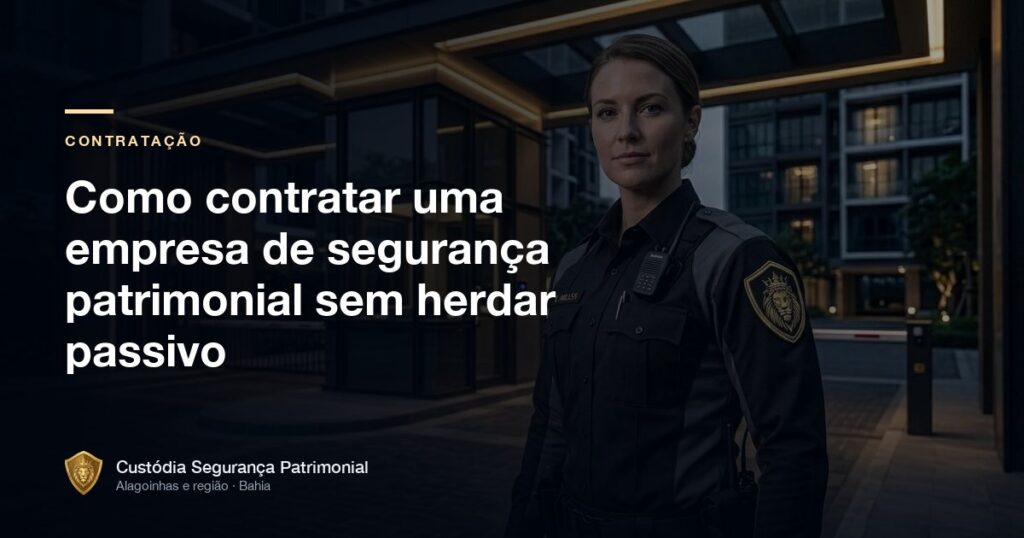 Vigilante uniformizada na entrada de um condomínio, ilustrando o artigo sobre contratação de empresa de segurança
